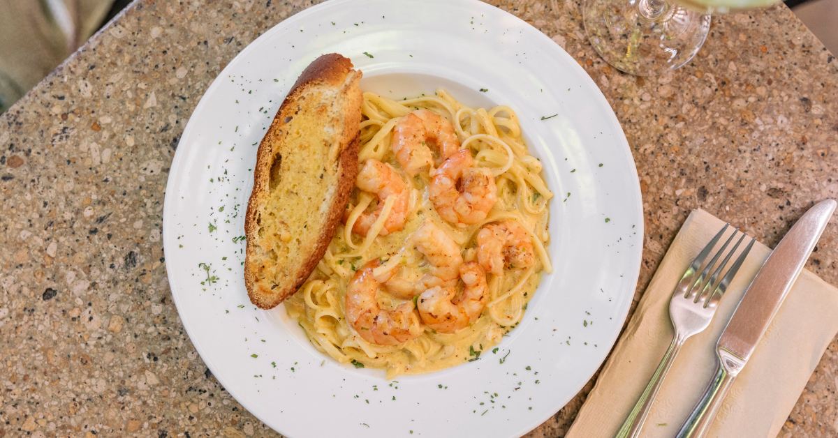 LINGUINI A LA CREMA CON CAMARONES