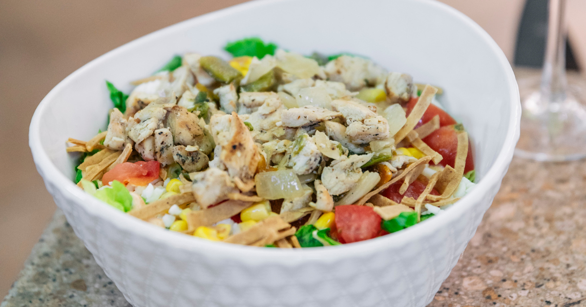 ENSALADA SANTA FE CON FAJITAS DE POLLO