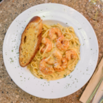 LINGUINI A LA CREMA CON CAMARONES