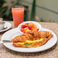 CROISSANT CON HUEVO